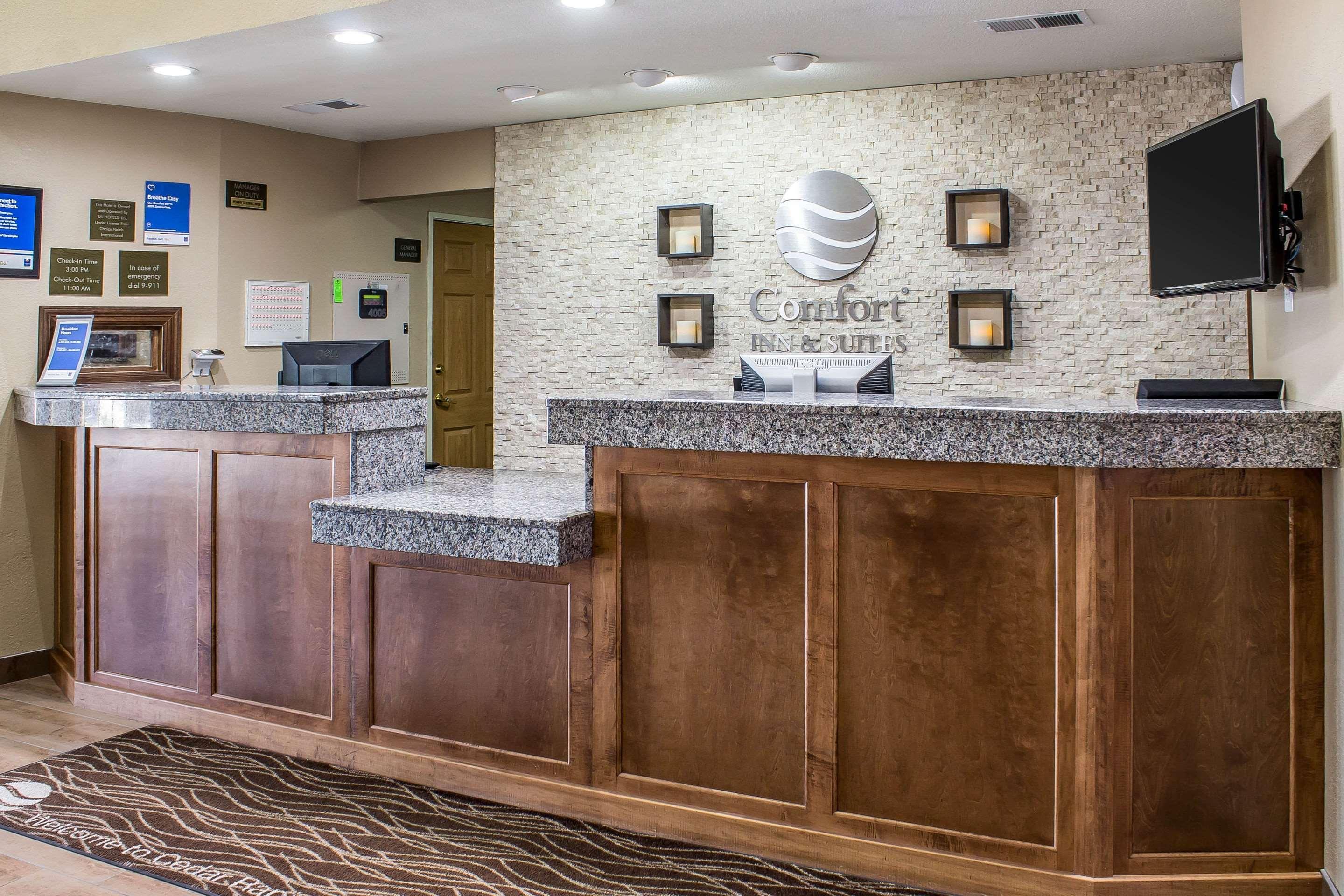 Comfort Inn & Suites Cedar Rapids North - Collins Road Exterior photo